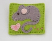 Felt mouse brooch - hand sewn - pet rat