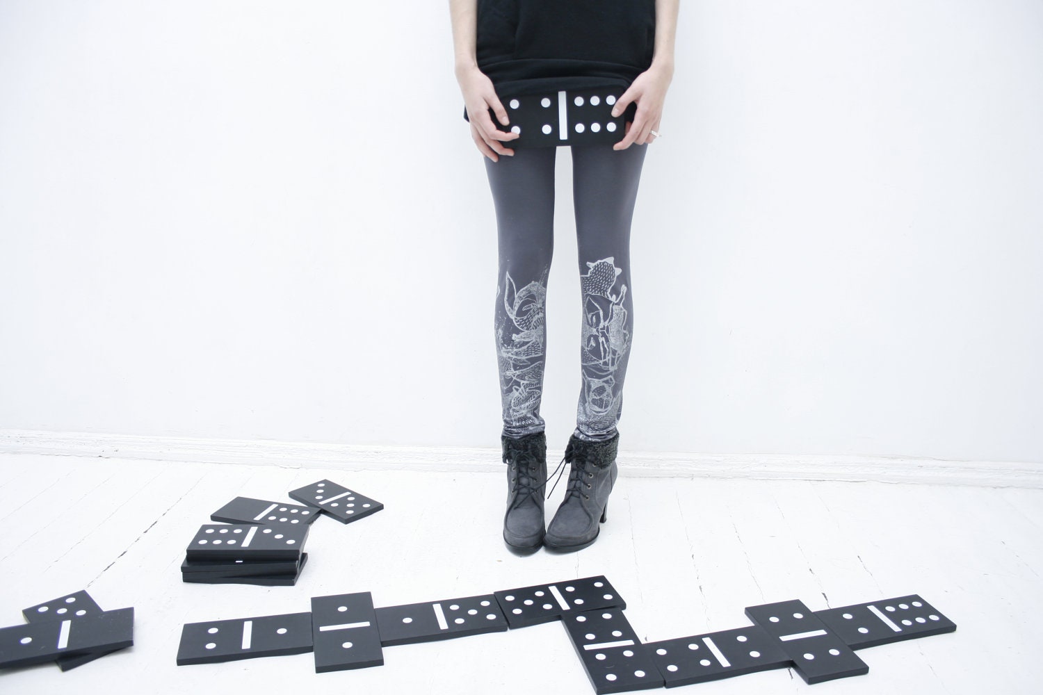 Domino leggings- dark grey with silver animal print