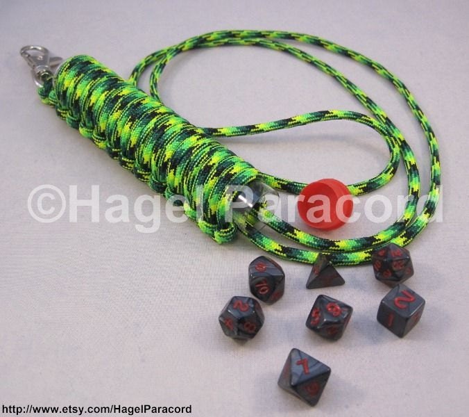 Gecko Camo gaming lanyard with 7 piece mini dice set