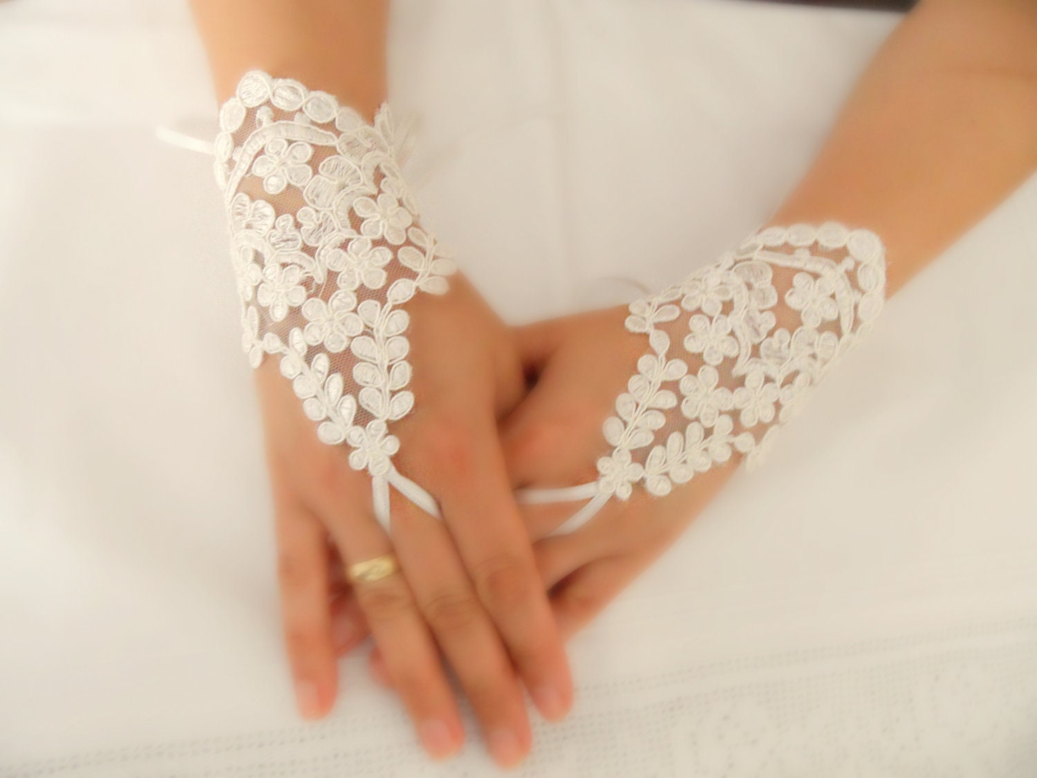 wedding gloves, ivory lace gloves,  Fingerless Gloves,  bride accessory