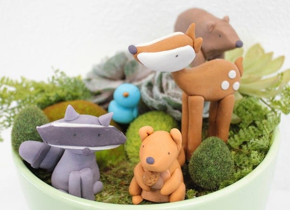Woodland Animals fondant cake toppers - 1 Bear, 1 Raccoon, 1 Squirrel, 1 Deer, 1 Bluebird for a woodland party, camping party, birthday