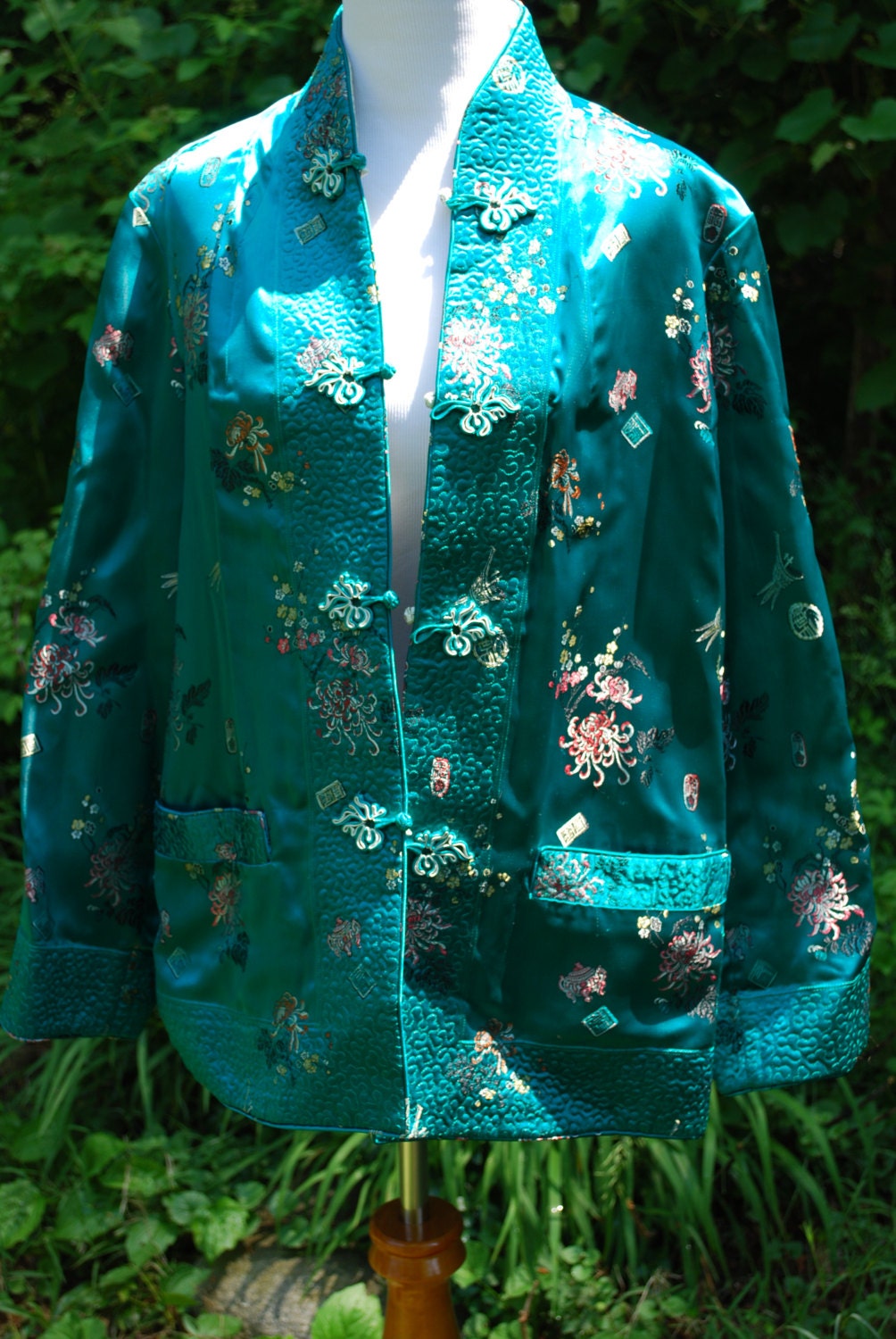 Vintage Chinese Mandarin Collar Jade and Off White Satin Reversible Jacket