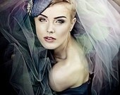 Elegant Women Dark Grey Cocktail Straw Mini Hat Pillbox Black Quills Silver Crystal Brooch Headpiece Fascinator Weddings Accessory Races