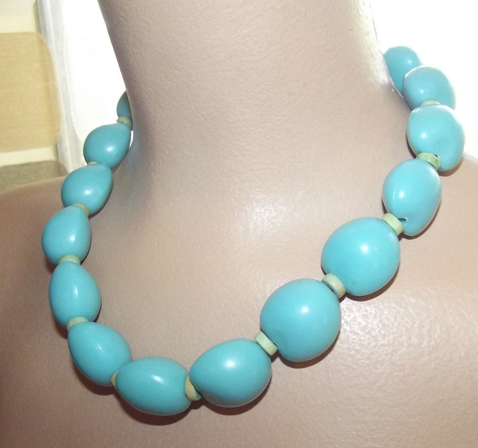 Vintage 50s 60s AQUA Bubblegum Hearts Big Bead Necklace Choker Retro Pin-Up MADMEN ATOMIC