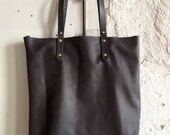 monochrome tote in matte gray