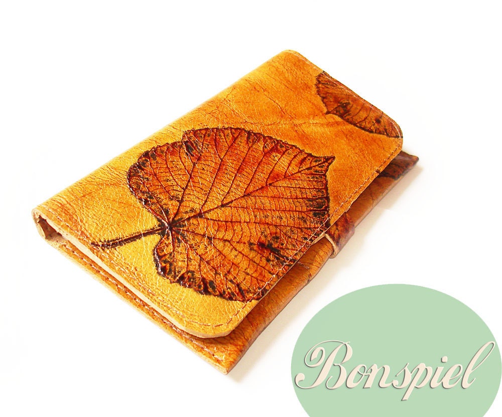 Leaf Leather Wallet by BonspielCreation