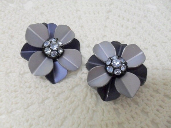 Vintage Metal Two Tone Blue Enamel & Rhinestone Clip on Earrinngs . E130