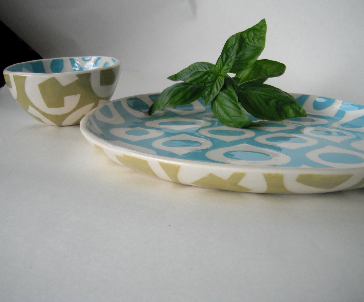 Round serving platter or tray Mediterranean pattern