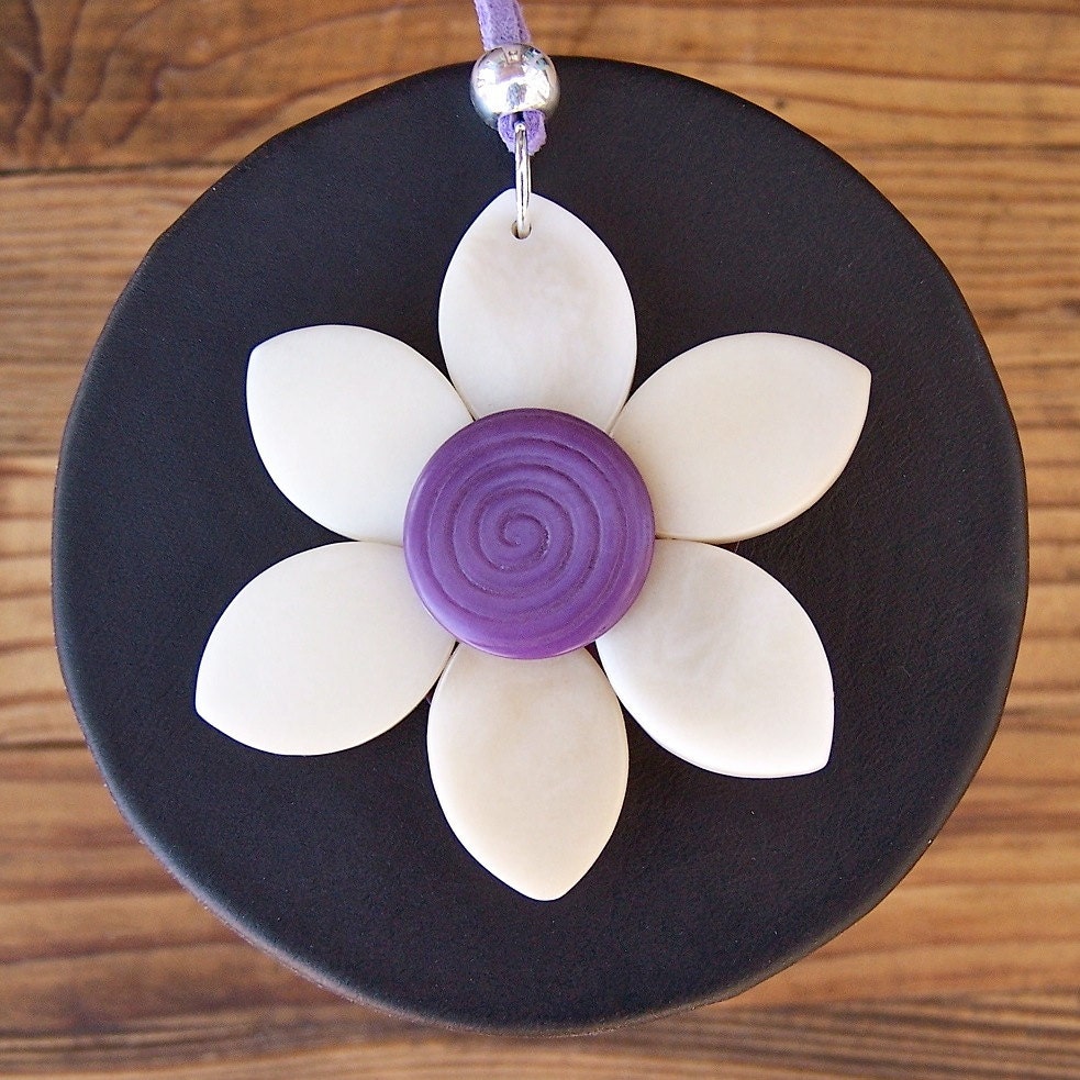 70s Inspired Daisy Pendant - Purple 'n White Tagua Nut