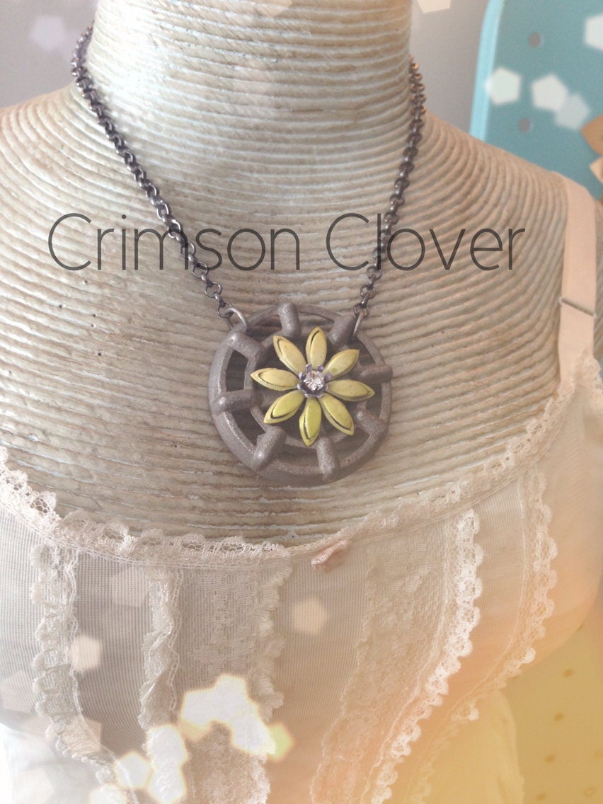 Vintage Spigot Handle Flower Necklace