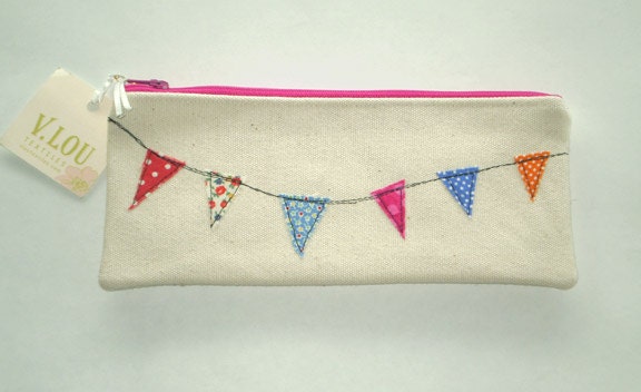 cute little zipper pouch with stitched garland