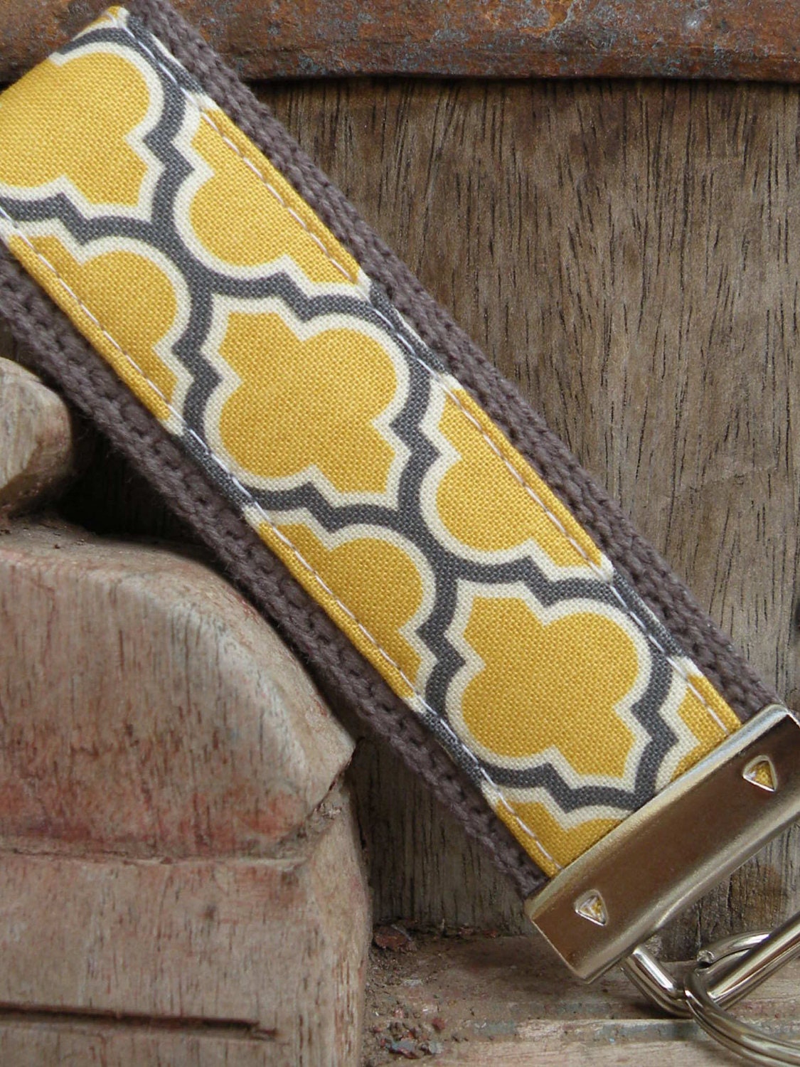 READY TO SHIP-Beautiful MiNi Key Fob/Keychain-Lattice on Gray