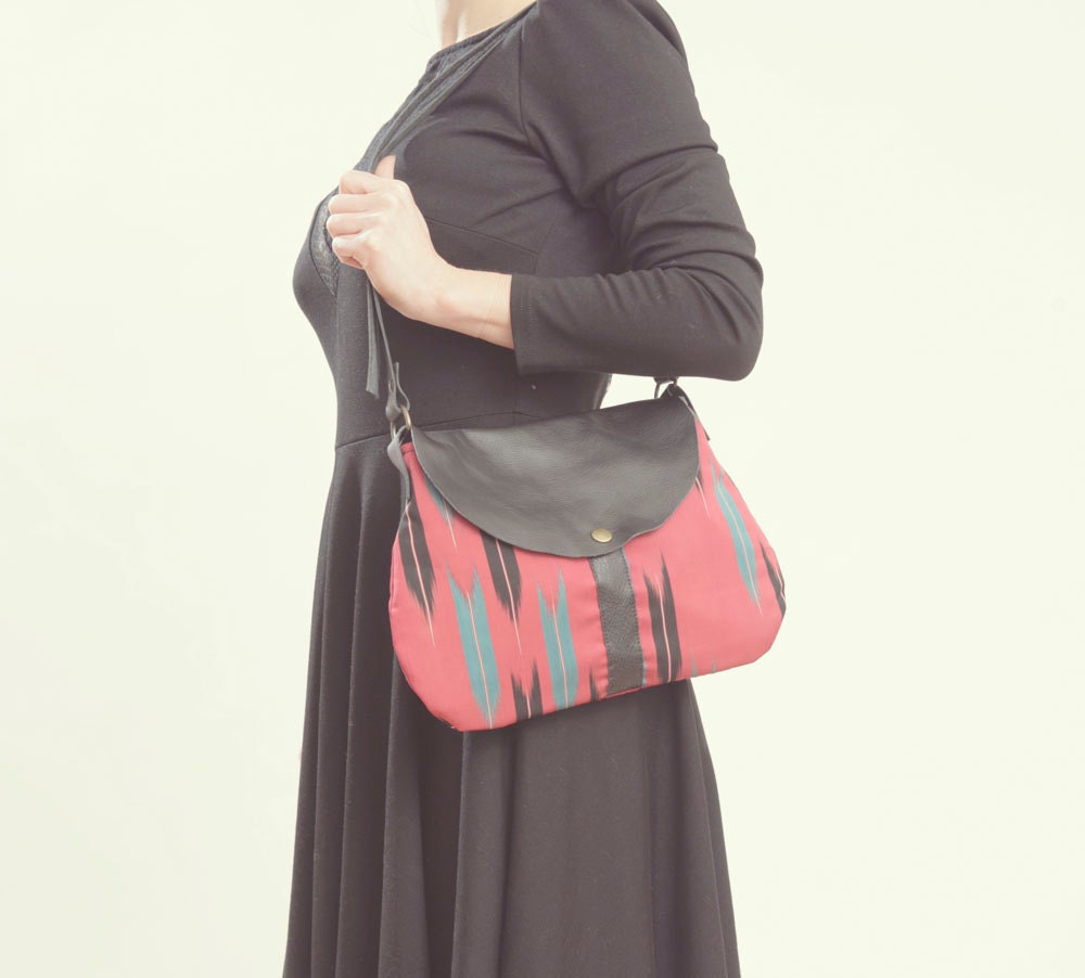 CRIMSON RED PURSE. Leather Purse. Burgundy Bag. Cross Strap Bag. Adjustable Strap Bag. Chevron Bag.