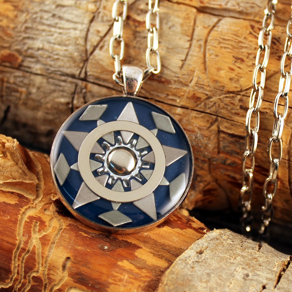 dark blue metal star necklace in silver