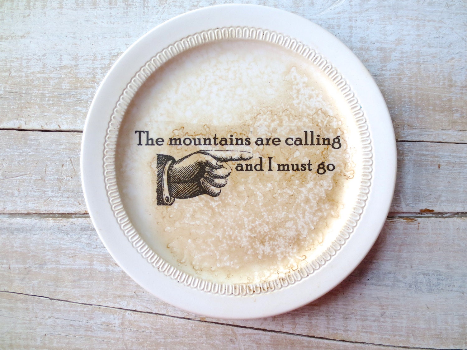 The Mountains Are Calling // Outdoor Decor // Rustic Cabin Sign // Lake Lodge Decor // Camping Decor //  ECO FRIENDLY