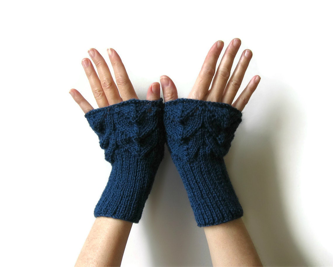 Lace Cuffs Knitted in Blue Merino Wool - knitBranda