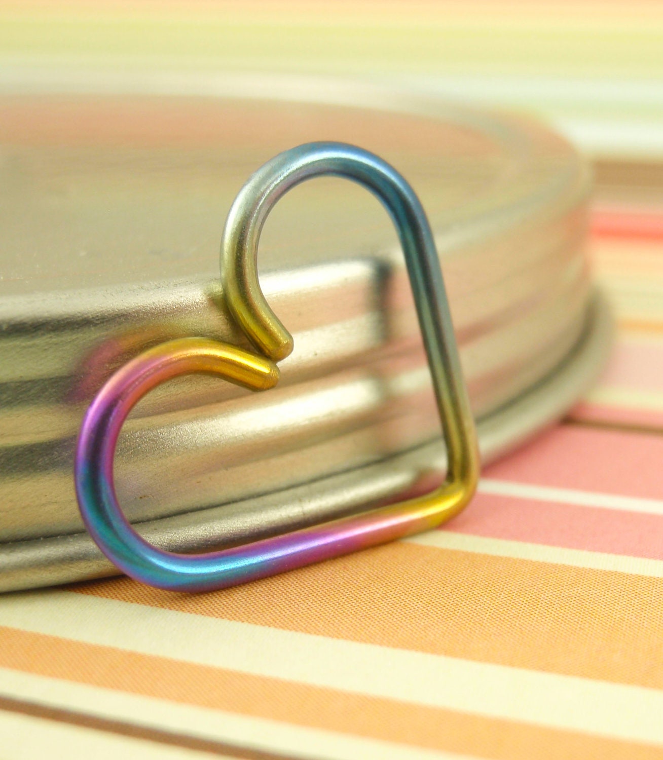 16 gauge Niobium Peacock Heart Piercing  -  Hypo Allergenic  - Cartilage piercing