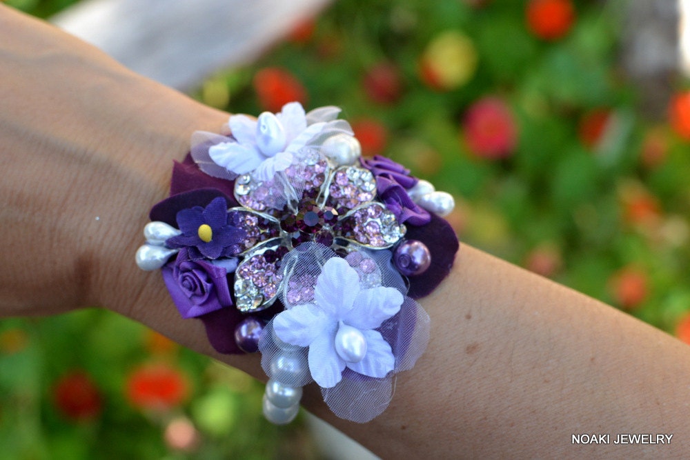 Convertible corsage bracelet -- converts from corsage to pearl bracelet