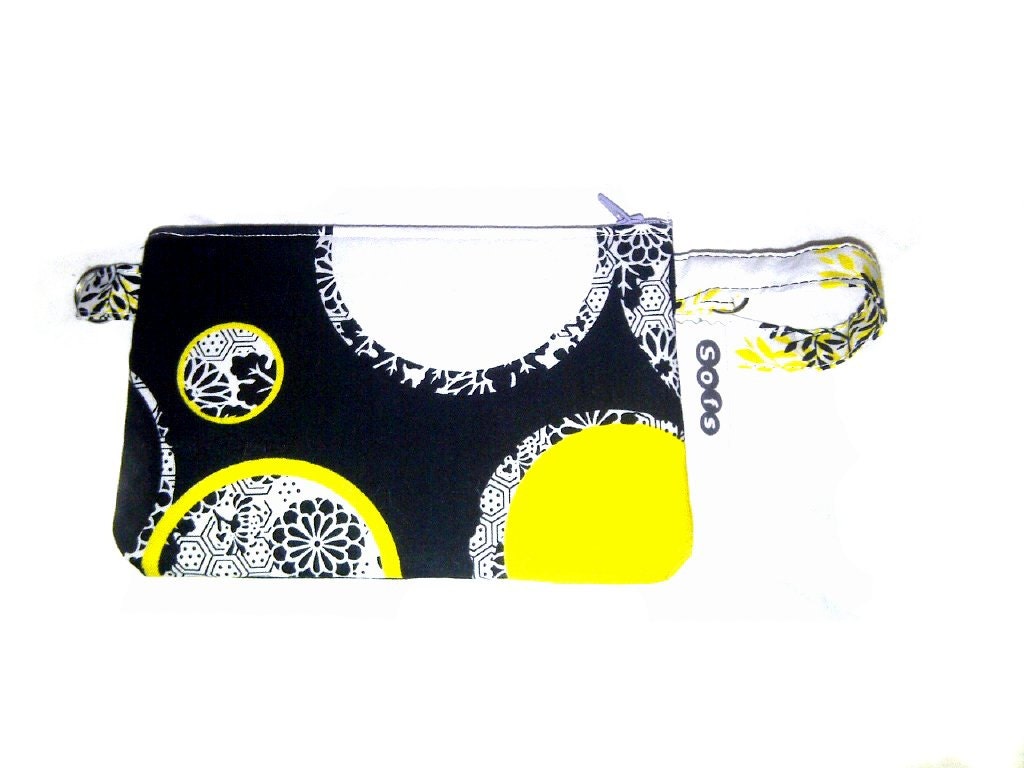 sofs offers a little pouch in petit yellow
