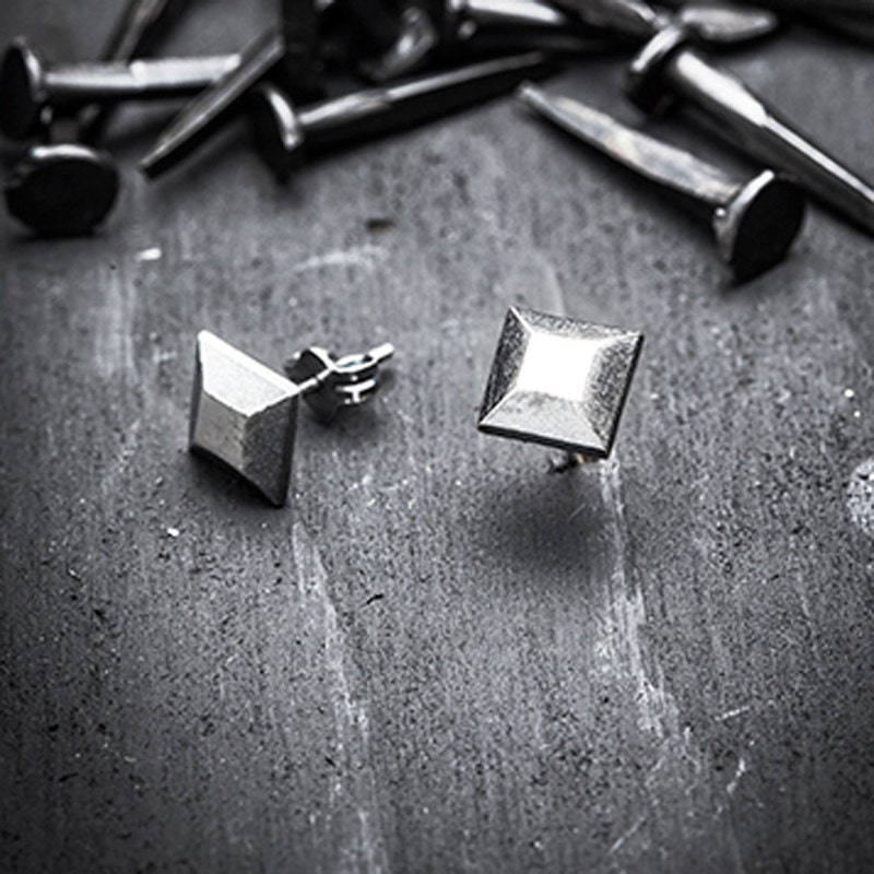 SQUARES-silver studs