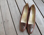 Salvatore Ferragamo Brown Leather Heels size 7 AAAA Vintage Excellent condition Almost like new