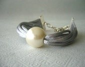 Grey and pearl bracelet