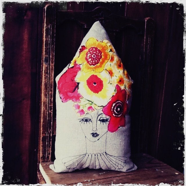 Mae, Linen pillow in the shape of a house