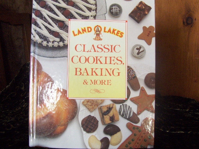 Vintage Cook Book Land O Lakes Classic Cookies Baking and More Hard Cover Color Illustrated