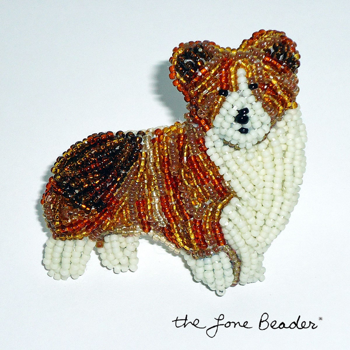 QUEEN CORGI royal beaded dog art pin/ brooch (Made to Order) - thelonebeader