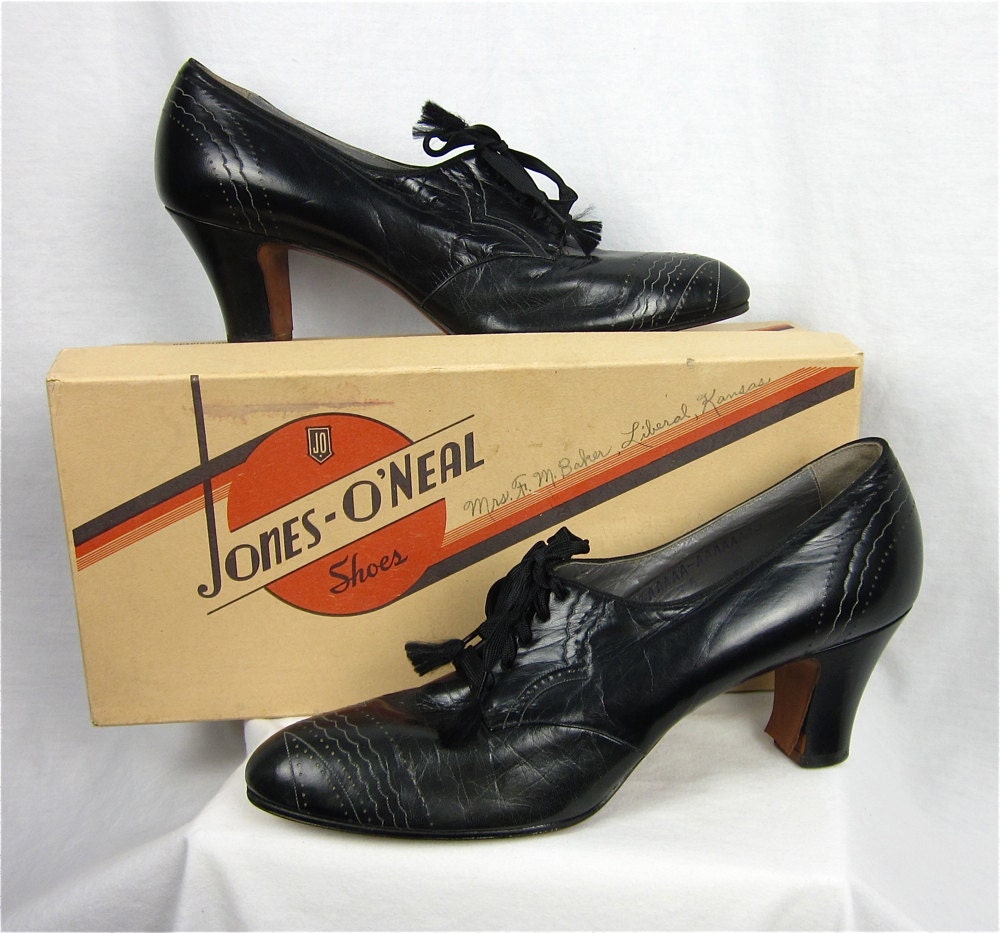 25% Off Storewide Sale  //  Vintage 40s Black Leather Shoes, Sz 7.5 AAAAA