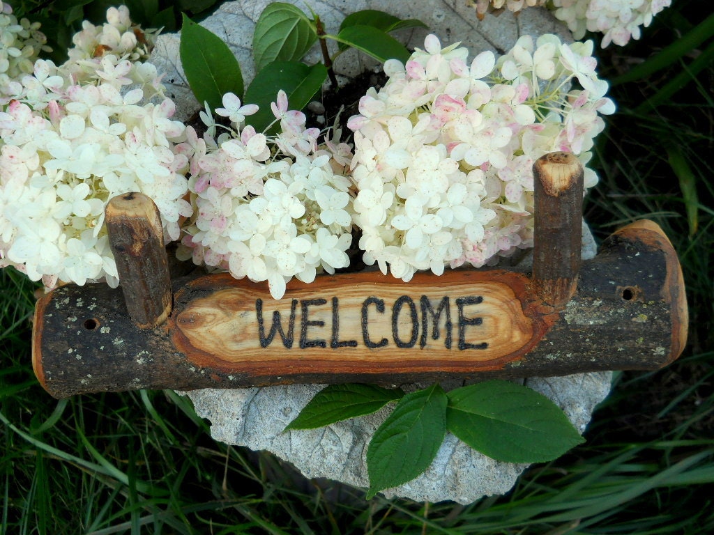 Rustic Wood Coat Rack Welcome Sign/Hat Rack or Dog Leash Holder Perfect for Mothers Day Fathers Day Gifts