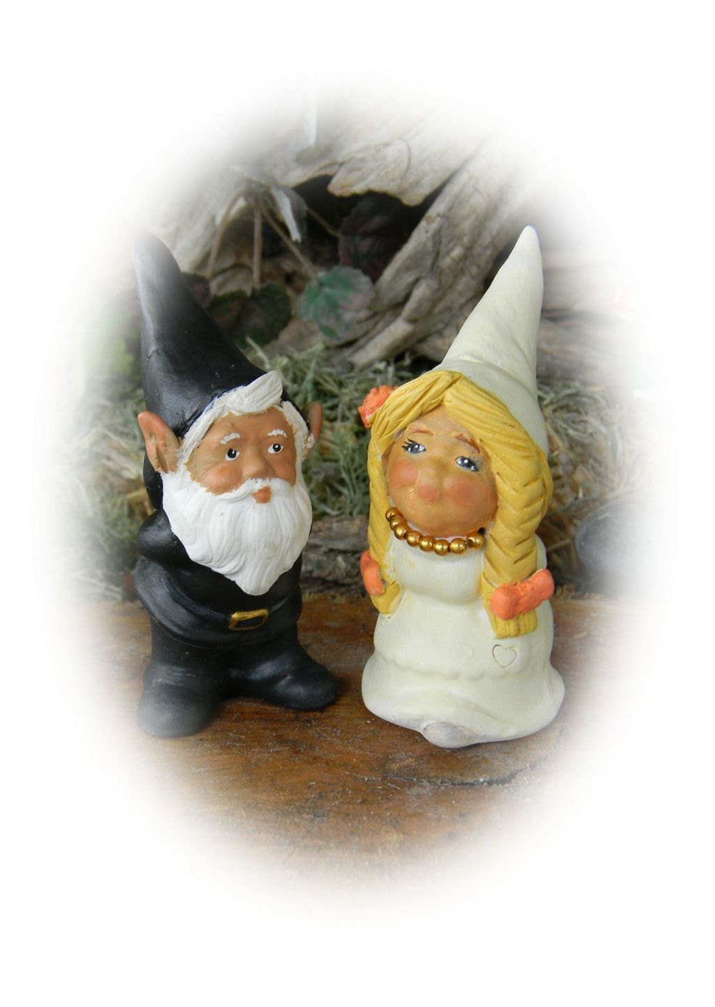 Gnome Kissing