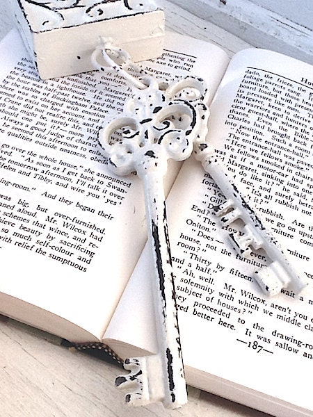 Cast Iron Lock and Skeleton Key, Shabby Chic and Distressed, Romance Home Decor, White Wedding Decor