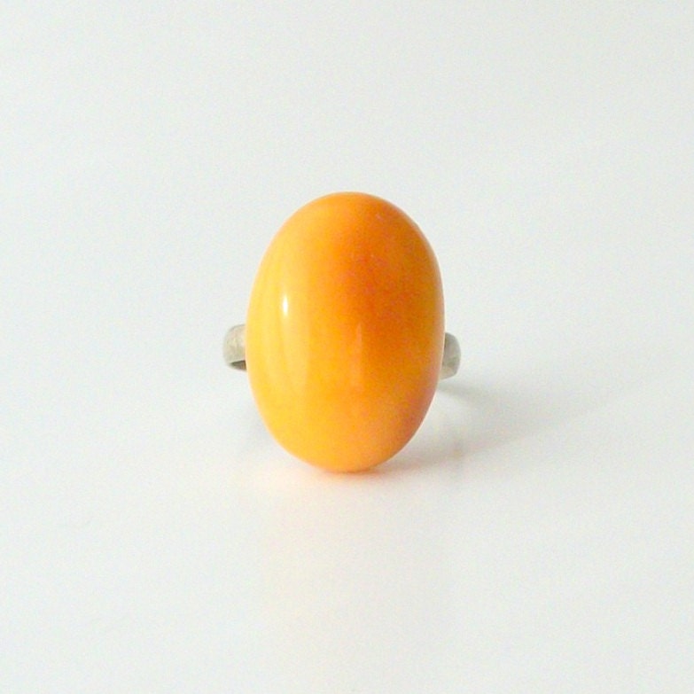 Vintage Ring. Modernist Baltic Amber. Butterscotch.