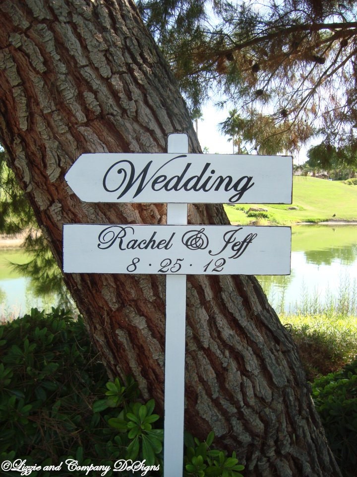 Wedding Sign - With Names & Date - DiReCTioNaL WeDDiNg SiGnS - CLaSSiC STyLe - Custom Wedding SIGNS - 4ft Stake