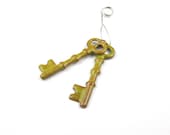 Enameled Key Pair /  Olive enamel Lot 6