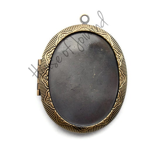 Antique Brass LOCKET with 30x40mm Setting