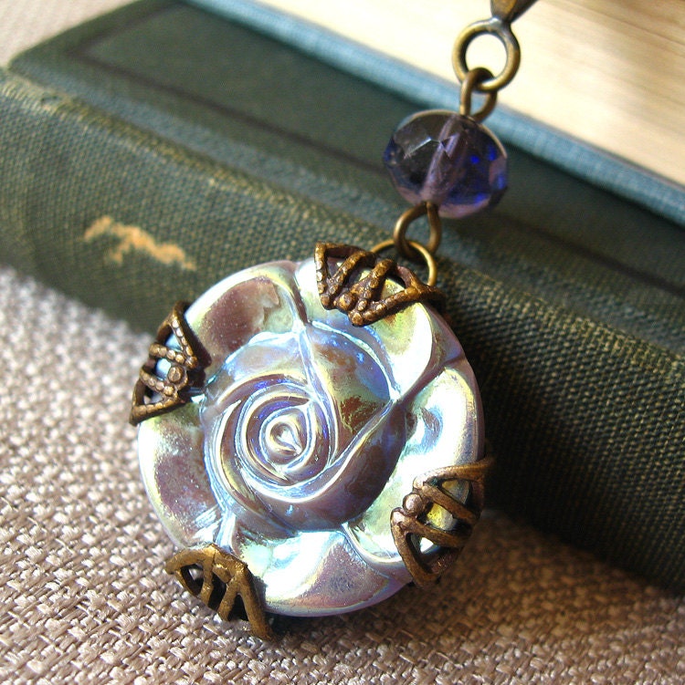 Rose Shine I - Purple flower filigree necklace - Elysia