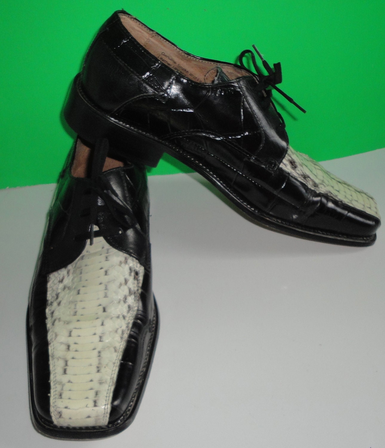 Snake Skin Stacy Adams Mens Shoes. Size 8.5 M. Black and White.