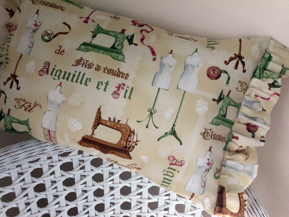 French Pillow Vintage style  Mannequins French Lettering Sewing Magnifique Aiguille et fil Brocante