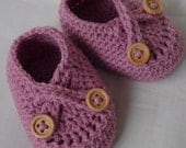 Crochet baby booties  for NB,0-3 or 3-6 M with  straps and natural wooden double buttons,choose your colour and size