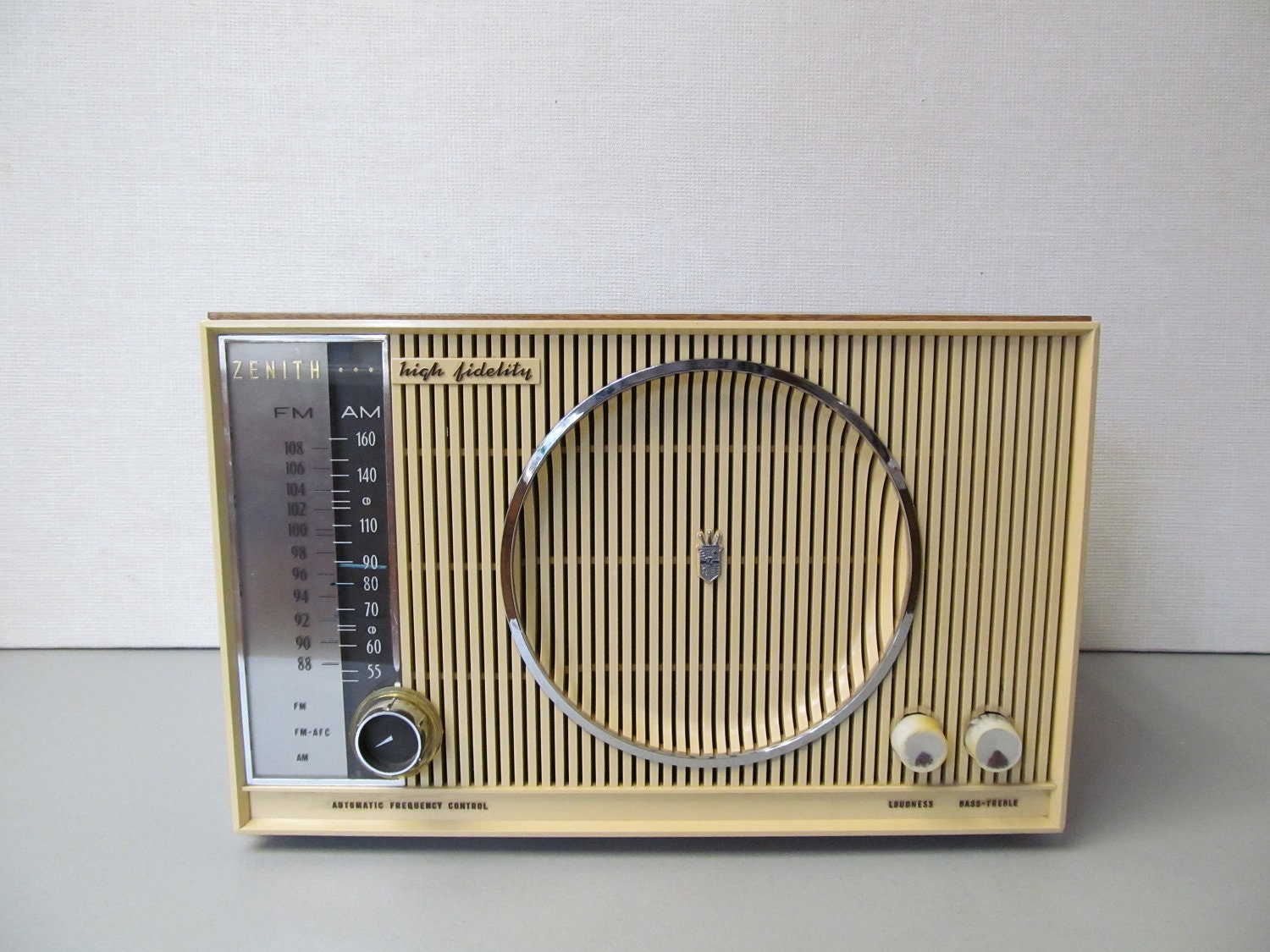 Vintage Mid Century Zenith High Fidelity AM/FM Radio