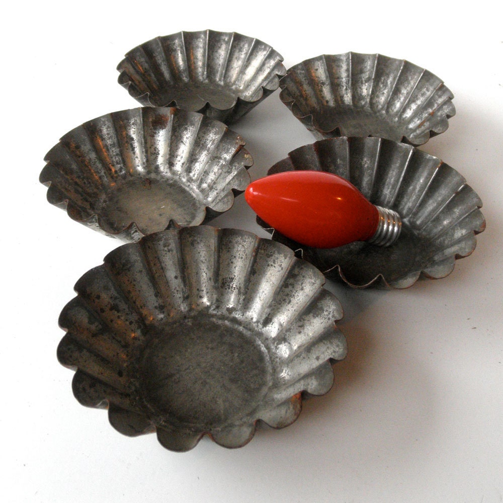 5 Large Fluted Baking Tins / Muffin Tins, Rusty Patina