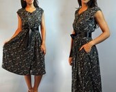Vintage 80s Floral Calico Dress / Ethnic Hipster Drop V Waist Dress Full Skirt Dress / 1980s Bohemian Floral Summer Dress M / L