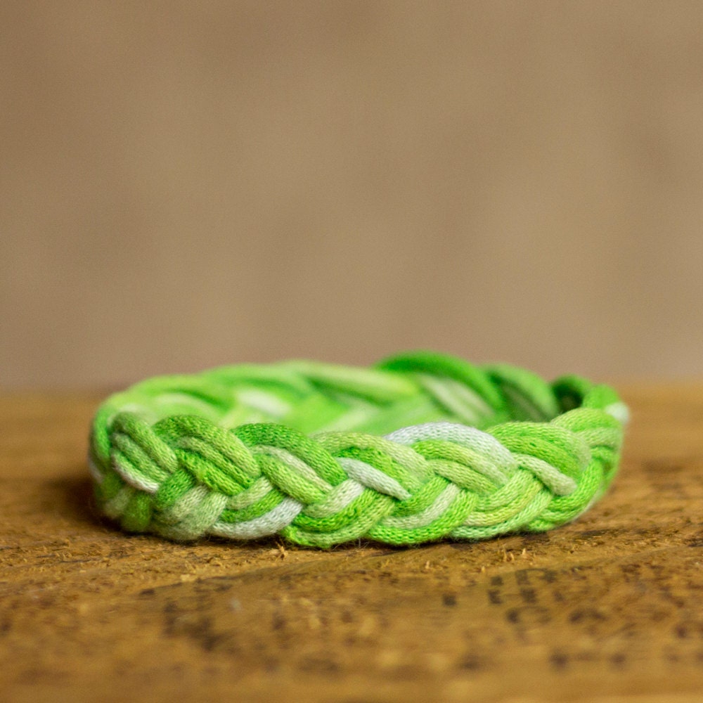Tshirt yarn Bracelet, Green Tie Dye, Sailor BraceletTurk's head knot, Continuous Braided Bracelet D3
