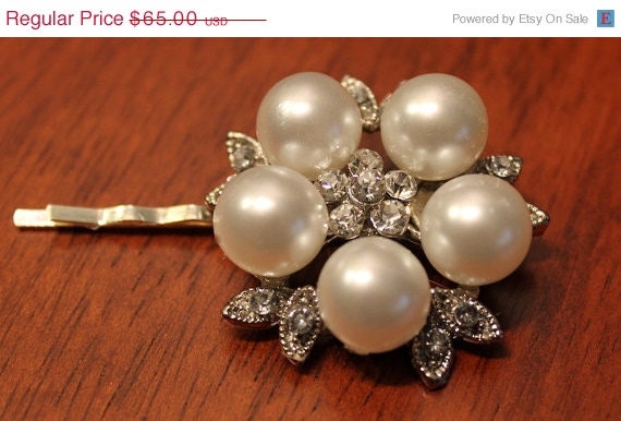 ON SALE Celebrity Gifted at the 2012 American Music Awards, Pearl and Crystal Hairpin, Bridal Accessory, Red Carpet