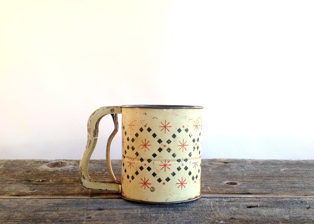 Androck Retro Red White and Black Flour Sifter