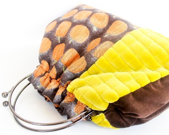 Harvest HandBag -  Retro Pumpkin Fabric and Kiss Lock