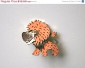 SALE 60s Lion Brooch