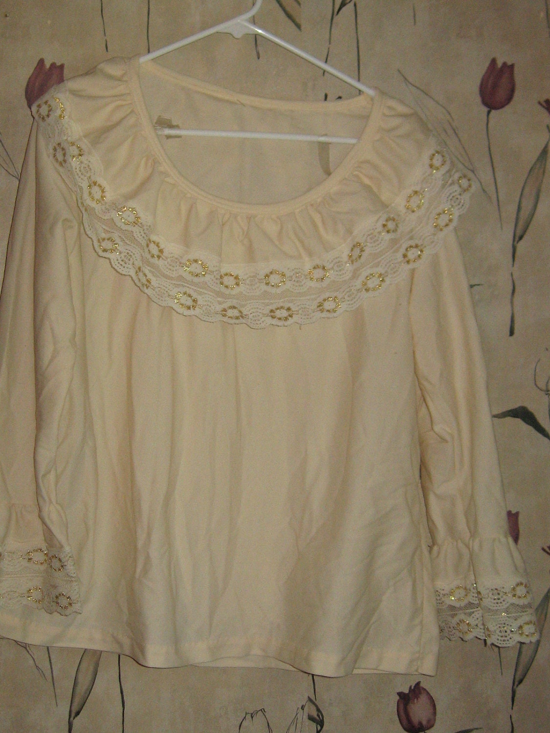 1970s HIPSTER PEASANT blouse with lace by Linsvintageboutique